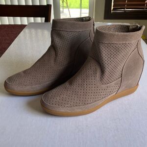 SHOE THE BEAR Women’s Perforated Leather Booties Size 40